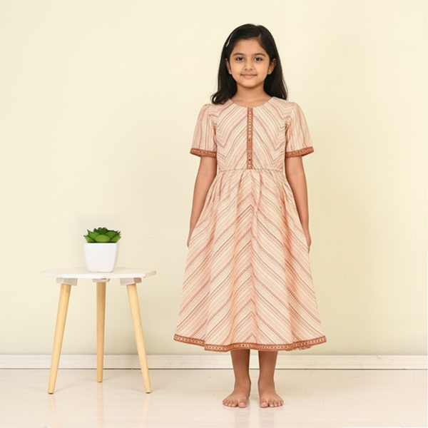 SOFT SILK DOT PRINTED WITH A NECK LACE